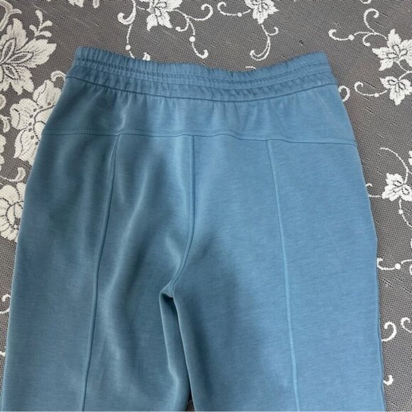 Lululemon Softstreme High-Rise Straight-Leg Cropped Pant in Utility Blue Sz 8 - Picture 8 of 15